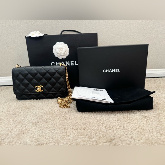 Chanel Black Quilted Crossbody Bag with Gold Chain - Picture 1 of 11